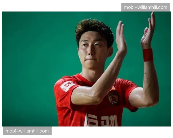 高准翼7.1分后防多面手 适应不同位置展现战术价值 高准翼7.1分后防多面手 适应不同位置展现战术价值